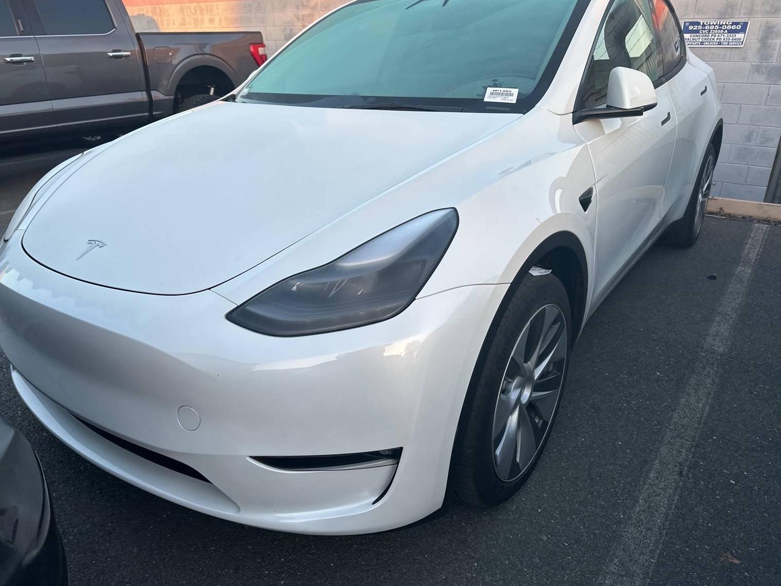 TESLA MODEL Y 2023 7SAYGAEE4PF746202 image